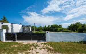 Gorgeous Home In Koromacno With Wifi