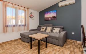 Awesome Apartment In Vir With Wifi