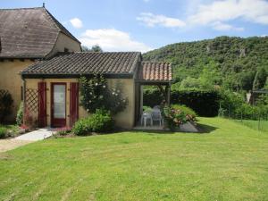 Maisons de vacances Cottage in Vezac with Pool & River Nearby : photos des chambres