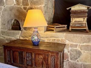 Maisons de vacances Decouvrez ce gite champetre avec spa, sauna, piscine et jardin privatif a Essertines-en-Donzy - FR-1-496-200 : photos des chambres
