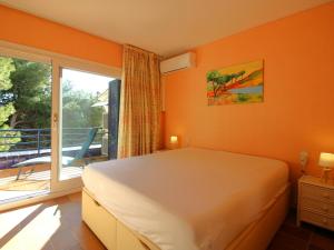 Casa en Primera Línea de Mar con Acceso Directo a Playa y Vistas Espectaculares - ES-228-176