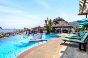 Residences by Pinnacle - Luxury 2 BR Romantic Zone condo - SUMMER SPECIAL RATE