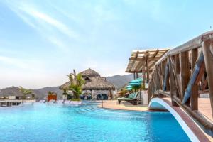 Residences by Pinnacle - Luxury 2 bed, 2 bath Romantic Zone condo