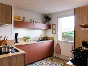 Maisons de vacances Maison 4 etoiles a Tregastel, proche plage pour 8 pers. avec parking - FR-1-542-74 : photos des chambres