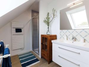 Maisons de vacances Maison 4 etoiles a Tregastel, proche plage pour 8 pers. avec parking - FR-1-542-74 : photos des chambres