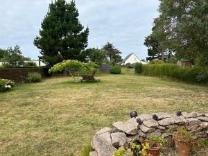 Maisons de vacances Maison 4 etoiles a Tregastel, proche plage pour 8 pers. avec parking - FR-1-542-74 : photos des chambres