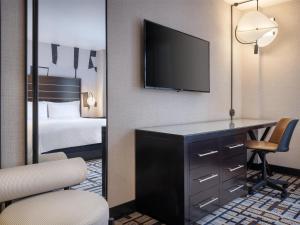 King Room room in Hilton New York Fashion District