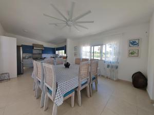 Luxury Oceanfront Villa with Heated Pool, Jacuzzi, AC, BBQ, Starlink Wi-Fi, Chefs Kitchen, Staff Included, Mountain Views, Near El Quemaito, San Rafael, and Los Patos Beach