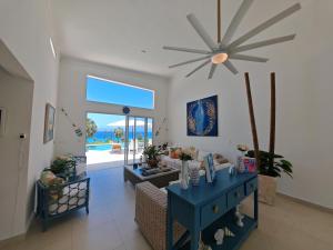 Luxury Oceanfront Villa with Heated Pool, Jacuzzi, AC, BBQ, Starlink Wi-Fi, Chefs Kitchen, Staff Included, Mountain Views, Near El Quemaito, San Rafael, and Los Patos Beach