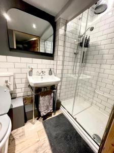 The Nook - Cosy Cottage, Hot Tub, Log Burner, Garden