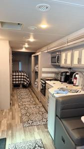 Private Cozy R/V , for your enjoyment