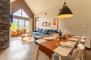 Breathtaking Luxury 3Bd Penthouse Pool and Hot Tub