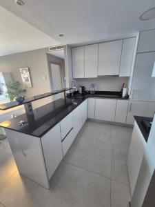 Luxurious apartment next to the sea