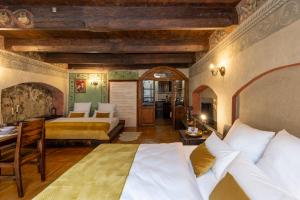 500 Year House - Kraków Old Town - Historic Apartments by Staymoovers