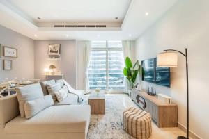Airstay - 1BR Retreat - Stunning Marina Views - Monthly Offer Available