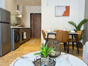 Kilimani Executive Suites With Gym, Heated Pool, Sauna, Steam room