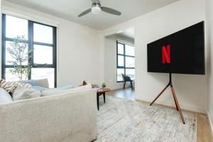 Stunning 2BR apartment steps from Santa Monica pier