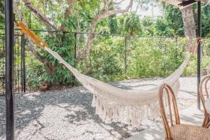 SAYA Nest Self-Service Home in Rainforest Nest with Kitchen - Monkeys, Bats, Pet Friendly with a Fee