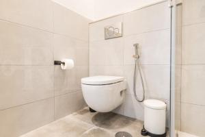 Central gem with stunning port & sea views by REMS