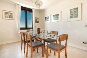 Central gem with stunning port & sea views by REMS