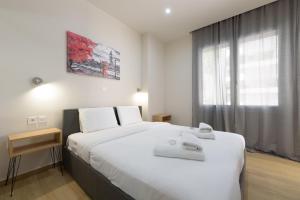 Chic 1-Bedroom Apartment with balcony by WeHost Athens