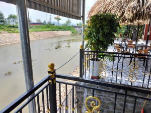 Vi Homestay Lake View