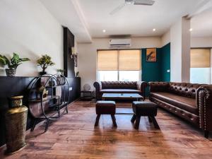 Stylish 2BR Apt Near Hawa Mahal & Airport