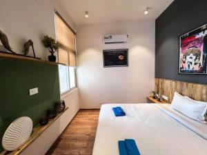 Stylish 2BR Apt Near Hawa Mahal & Airport