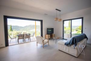 Villas Superb neo-Provencal villa with swimming pool air conditioning and view : photos des chambres