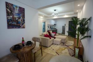 Rooftop pool, gym and stunning city views