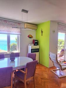 Family Apartment Green with a sea view and a free parking
