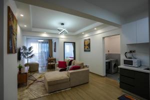 Rooftop pool, gym and stunning city views