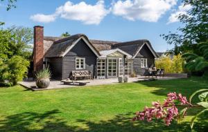 2 Bedroom Beautiful Home In Børkop