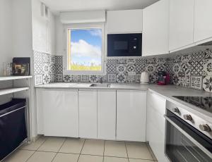 Appartements Appartement Lumineux Avec Balcon et piscine : photos des chambres