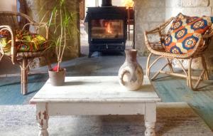 Maisons de vacances 4 Bedroom Stunning Home In Beussent : photos des chambres