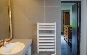 Maisons de vacances 4 Bedroom Stunning Home In Beussent : photos des chambres