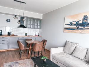 UP 34 FLOOR APARTMENTS