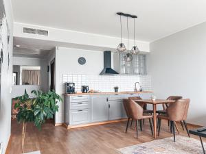 UP 34 FLOOR APARTMENTS