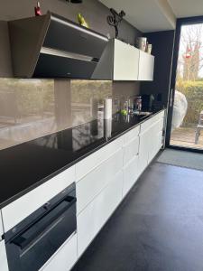 Traumlage! Wohnung mit direktem Seezugang