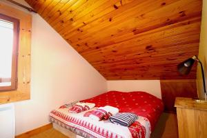 Chalets Ski-in/Ski-out Chalet, Quiet Location, and Jacuzzi : photos des chambres