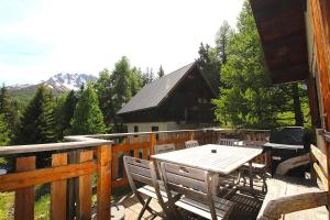 Chalets Ski-in/Ski-out Chalet, Quiet Location, and Jacuzzi : photos des chambres