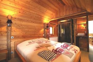 Chalets Ski-in/Ski-out Chalet, Quiet Location, and Jacuzzi : photos des chambres
