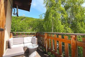 Chalets Ski-in/Ski-out Chalet, Quiet Location, and Jacuzzi : Chalet