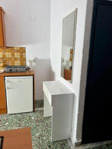 PELEKAN rooms and apartments ATHINA 22