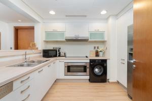 Marina Residence Tower 6 - Luxury Unit with Lake and Sea View in Palm Jumeirah