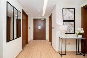 Marina Residence Tower 6 - Luxury Unit with Lake and Sea View in Palm Jumeirah