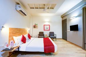 Hotel Wedlock - Golf Course Extension Road