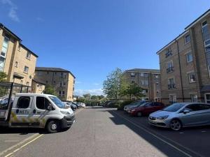 New Town Retreat by Leath Walk- Free parking