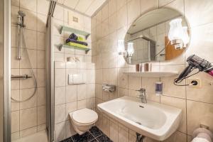 One-Bedroom Apartment with Balcony room in Sportpension Bergblick