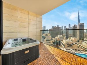 Trendy 1BR Private Jacuzzi Burj Khalifa View